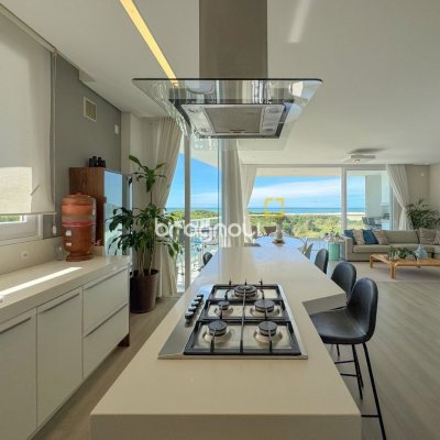 Apartamento com 180m², 3 quartos (sendo 3 suítes), 2 garagens, no bairro Novo Campeche em Florianópolis