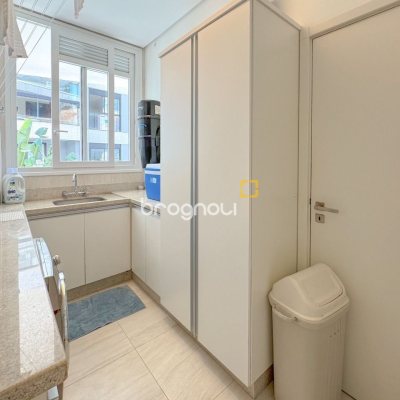 Apartamento com 180m², 3 quartos (sendo 3 suítes), 2 garagens, no bairro Novo Campeche em Florianópolis