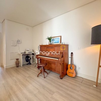 Apartamento com 180m², 3 quartos (sendo 3 suítes), 2 garagens, no bairro Novo Campeche em Florianópolis