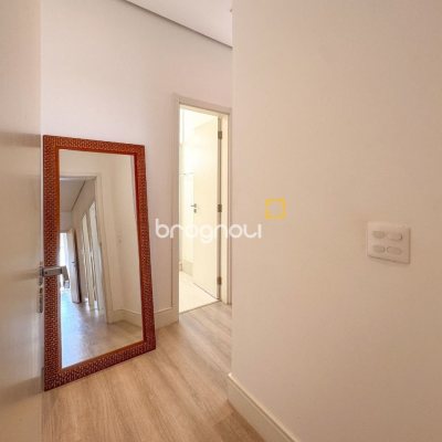Apartamento com 180m², 3 quartos (sendo 3 suítes), 2 garagens, no bairro Novo Campeche em Florianópolis