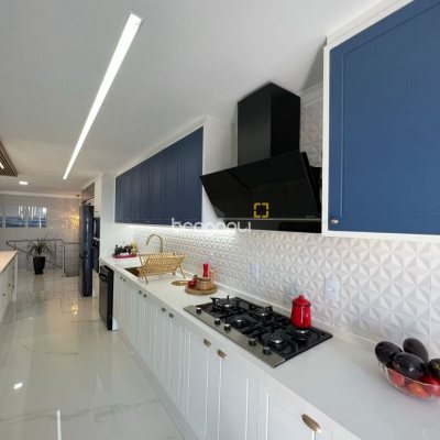 Cobertura com 195m², 3 quartos (sendo 3 suítes), 2 garagens, no bairro Ingleses em Florianópolis