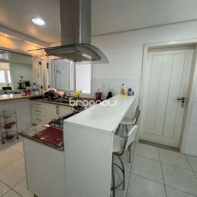 Casa de Condomínio com 295m², 4 quartos (sendo 3 suítes), 2 garagens, no bairro Santo Antônio de Lisboa em Florianópolis