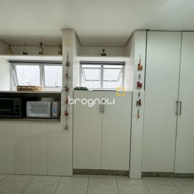 Casa de Condomínio com 295m², 4 quartos (sendo 3 suítes), 2 garagens, no bairro Santo Antônio de Lisboa em Florianópolis