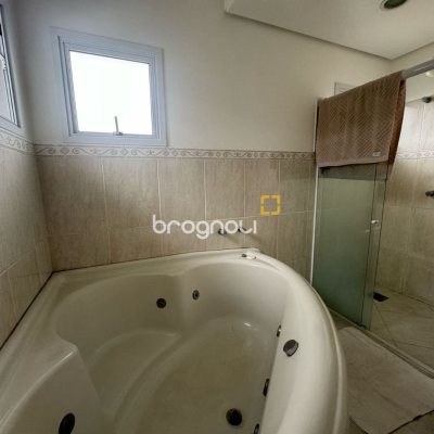 Casa de Condomínio com 295m², 4 quartos (sendo 3 suítes), 2 garagens, no bairro Santo Antônio de Lisboa em Florianópolis