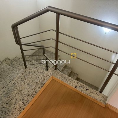 Casa de Condomínio com 295m², 4 quartos (sendo 3 suítes), 2 garagens, no bairro Santo Antônio de Lisboa em Florianópolis