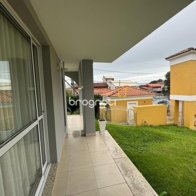 Casa de Condomínio com 295m², 4 quartos (sendo 3 suítes), 2 garagens, no bairro Santo Antônio de Lisboa em Florianópolis