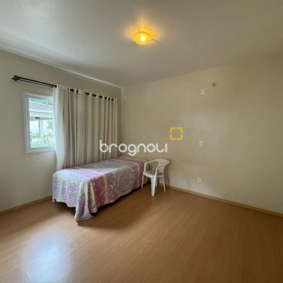 Casa de Condomínio com 295m², 4 quartos (sendo 3 suítes), 2 garagens, no bairro Santo Antônio de Lisboa em Florianópolis