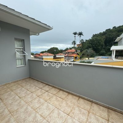 Casa de Condomínio com 295m², 4 quartos (sendo 3 suítes), 2 garagens, no bairro Santo Antônio de Lisboa em Florianópolis