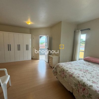 Casa de Condomínio com 295m², 4 quartos (sendo 3 suítes), 2 garagens, no bairro Santo Antônio de Lisboa em Florianópolis