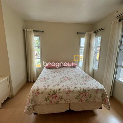 Casa de Condomínio com 295m², 4 quartos (sendo 3 suítes), 2 garagens, no bairro Santo Antônio de Lisboa em Florianópolis