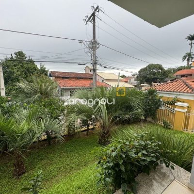 Casa de Condomínio com 295m², 4 quartos (sendo 3 suítes), 2 garagens, no bairro Santo Antônio de Lisboa em Florianópolis