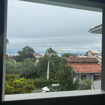Casa de Condomínio com 295m², 4 quartos (sendo 3 suítes), 2 garagens, no bairro Santo Antônio de Lisboa em Florianópolis