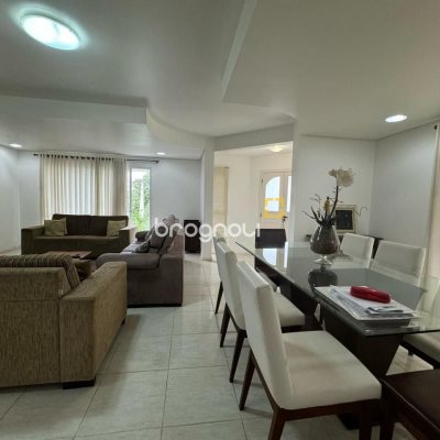 Casa de Condomínio com 295m², 4 quartos (sendo 3 suítes), 2 garagens, no bairro Santo Antônio de Lisboa em Florianópolis