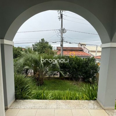 Casa de Condomínio com 295m², 4 quartos (sendo 3 suítes), 2 garagens, no bairro Santo Antônio de Lisboa em Florianópolis