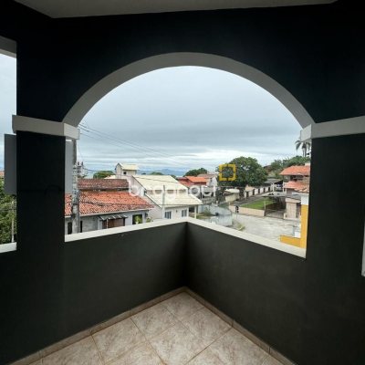 Casa de Condomínio com 295m², 4 quartos (sendo 3 suítes), 2 garagens, no bairro Santo Antônio de Lisboa em Florianópolis
