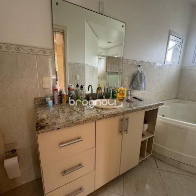 Casa de Condomínio com 295m², 4 quartos (sendo 3 suítes), 2 garagens, no bairro Santo Antônio de Lisboa em Florianópolis