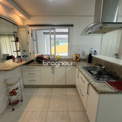 Casa de Condomínio com 295m², 4 quartos (sendo 3 suítes), 2 garagens, no bairro Santo Antônio de Lisboa em Florianópolis