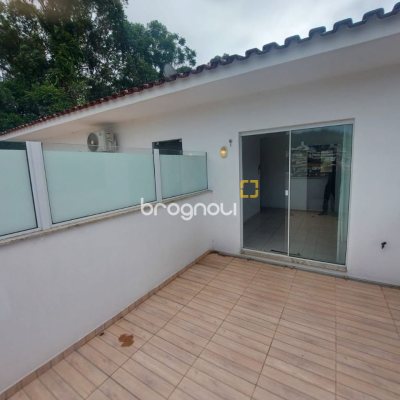 Prédio com 352m², 11 garagens, no bairro Carvoeira em Florianópolis