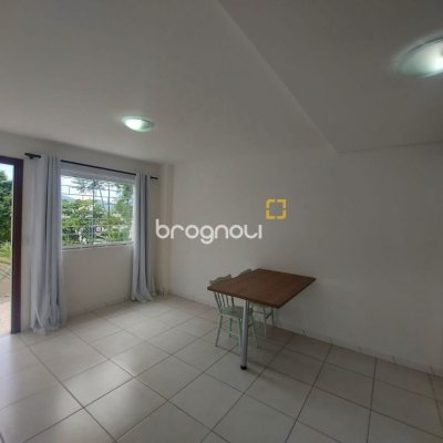 Prédio com 352m², 11 garagens, no bairro Carvoeira em Florianópolis