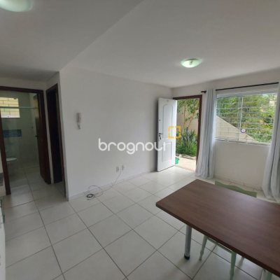 Prédio com 352m², 11 garagens, no bairro Carvoeira em Florianópolis