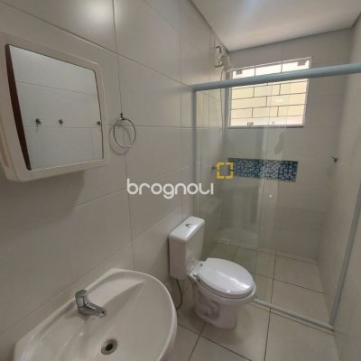 Prédio com 352m², 11 garagens, no bairro Carvoeira em Florianópolis