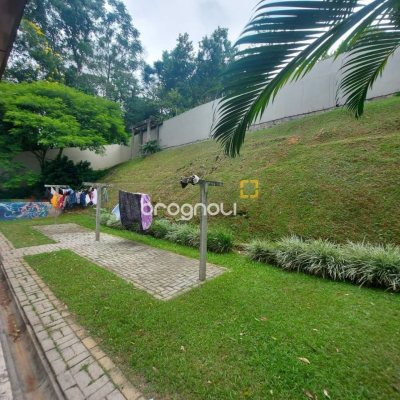 Prédio com 352m², 11 garagens, no bairro Carvoeira em Florianópolis
