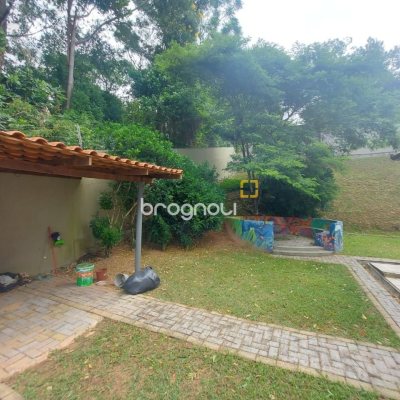 Prédio com 352m², 11 garagens, no bairro Carvoeira em Florianópolis