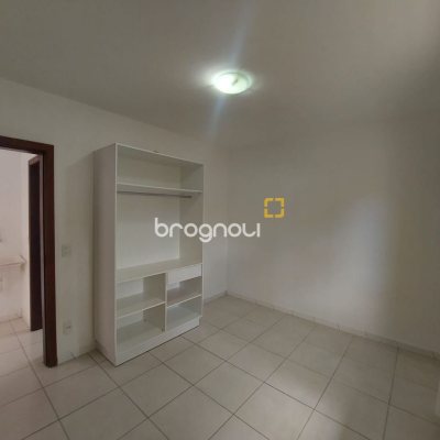 Prédio com 352m², 11 garagens, no bairro Carvoeira em Florianópolis