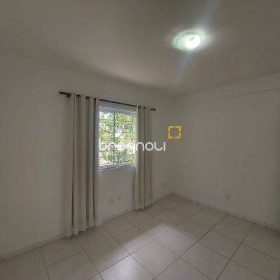 Prédio com 352m², 11 garagens, no bairro Carvoeira em Florianópolis
