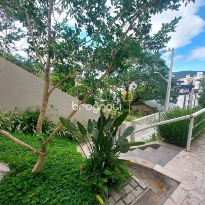 Prédio com 352m², 11 garagens, no bairro Carvoeira em Florianópolis