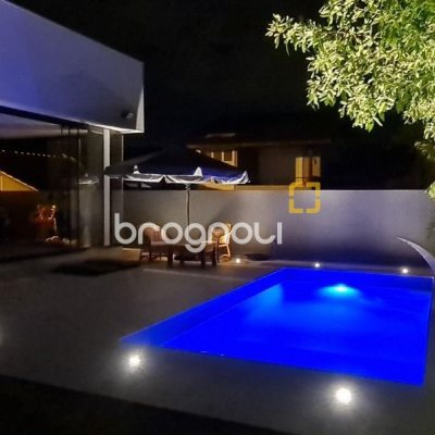Casa de Condomínio com 236m², 4 quartos (sendo 3 suítes), 4 garagens, no bairro Cachoeira do Bom Jesus em Florianópolis