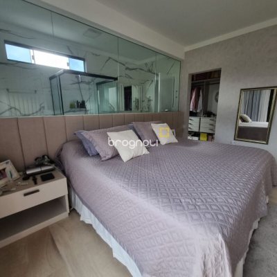 Casa de Condomínio com 236m², 4 quartos (sendo 3 suítes), 4 garagens, no bairro Cachoeira do Bom Jesus em Florianópolis