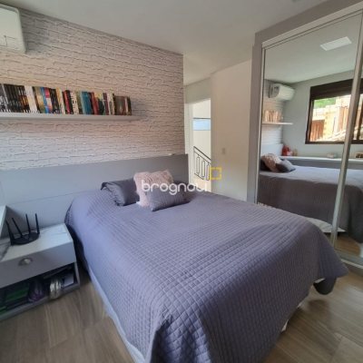 Casa de Condomínio com 236m², 4 quartos (sendo 3 suítes), 4 garagens, no bairro Cachoeira do Bom Jesus em Florianópolis