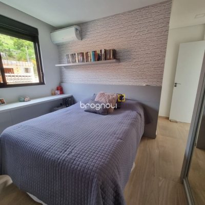Casa de Condomínio com 236m², 4 quartos (sendo 3 suítes), 4 garagens, no bairro Cachoeira do Bom Jesus em Florianópolis