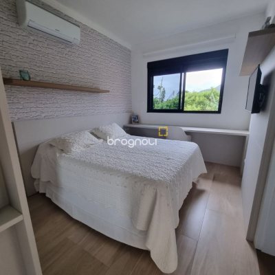 Casa de Condomínio com 236m², 4 quartos (sendo 3 suítes), 4 garagens, no bairro Cachoeira do Bom Jesus em Florianópolis