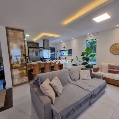 Casa de Condomínio com 236m², 4 quartos (sendo 3 suítes), 4 garagens, no bairro Cachoeira do Bom Jesus em Florianópolis