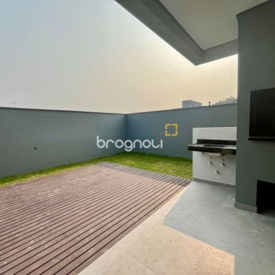 Casa com 189m², 3 quartos (sendo 3 suítes), 2 garagens, no bairro Rio Tavares em Florianópolis