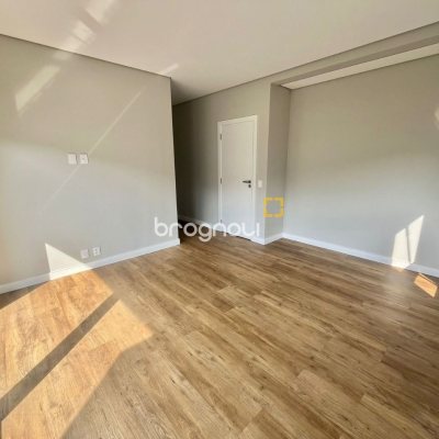 Casa com 189m², 3 quartos (sendo 3 suítes), 2 garagens, no bairro Rio Tavares em Florianópolis