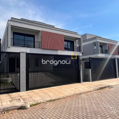 Casa com 189m², 3 quartos (sendo 3 suítes), 2 garagens, no bairro Rio Tavares em Florianópolis