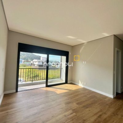 Casa com 189m², 3 quartos (sendo 3 suítes), 2 garagens, no bairro Rio Tavares em Florianópolis