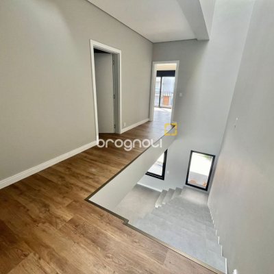 Casa com 189m², 3 quartos (sendo 3 suítes), 2 garagens, no bairro Rio Tavares em Florianópolis