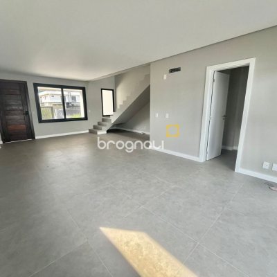 Casa com 189m², 3 quartos (sendo 3 suítes), 2 garagens, no bairro Rio Tavares em Florianópolis