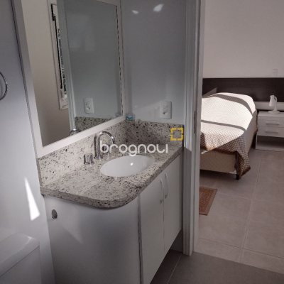 Apartamento com 96m², 3 quartos (sendo 1 suíte), 2 garagens, no bairro Jurerê em Florianópolis