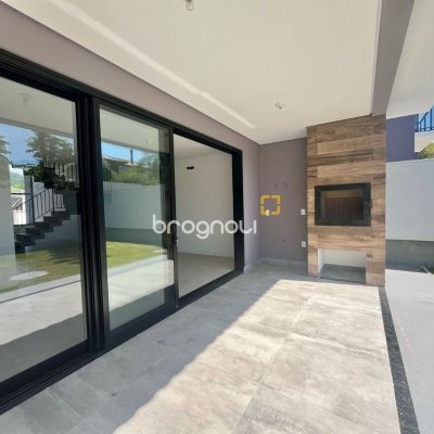 Casa com 179m², 3 quartos (sendo 3 suítes), no bairro Lagoa da Conceição em Florianópolis