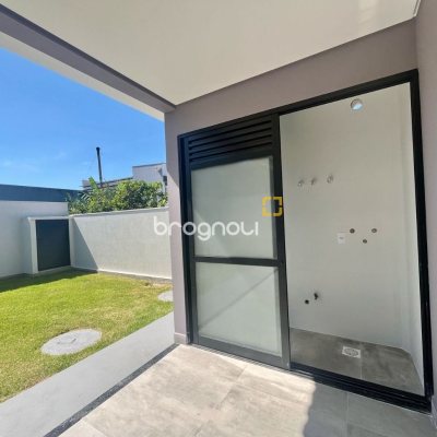 Casa com 179m², 3 quartos (sendo 3 suítes), no bairro Lagoa da Conceição em Florianópolis