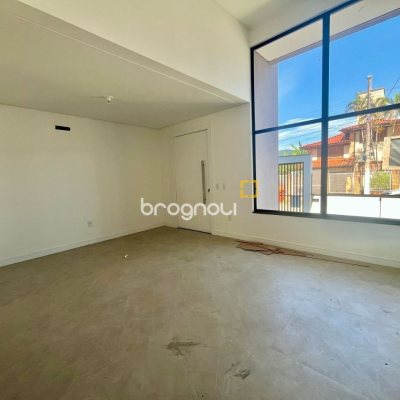 Casa com 179m², 3 quartos (sendo 3 suítes), no bairro Lagoa da Conceição em Florianópolis