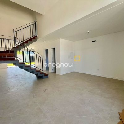 Casa com 179m², 3 quartos (sendo 3 suítes), no bairro Lagoa da Conceição em Florianópolis