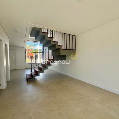 Casa com 179m², 3 quartos (sendo 3 suítes), no bairro Lagoa da Conceição em Florianópolis