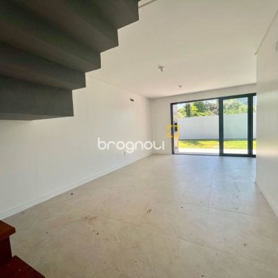 Casa com 179m², 3 quartos (sendo 3 suítes), no bairro Lagoa da Conceição em Florianópolis