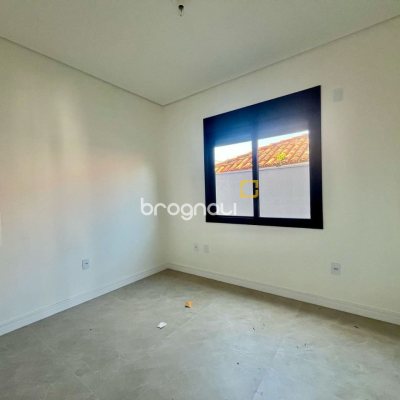 Casa com 179m², 3 quartos (sendo 3 suítes), no bairro Lagoa da Conceição em Florianópolis